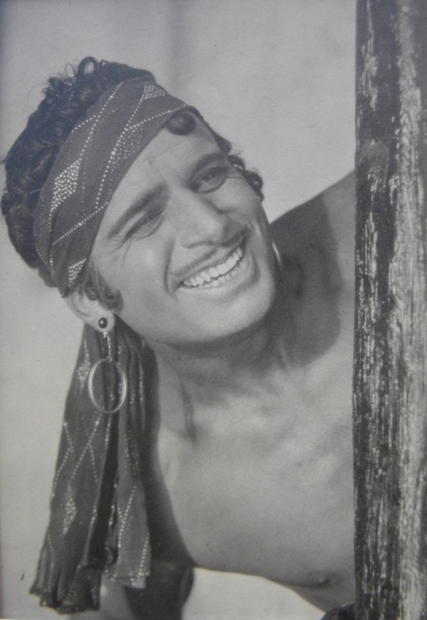 Douglas Fairbanks, studio photo, 5 x 7: Douglas Fairbanks, studio photo, 5 x 7, Facts: Douglas Fairbanks (1883–1939) American actor, screenwriter, director and producer. His first contract was with Triangle Pictures in 1915 and he worked 