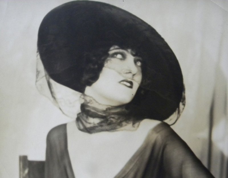 Gloria Swanson, 8x10 , photographer Edwin Bower H: Gloria Swanson, 8x10 , photographer Edwin Bower Hesser, 1920’s, Facts: Gloria Swanson (1899–1983) American actress, singer and producer. She was a big star and a fashion icon during the silent mov