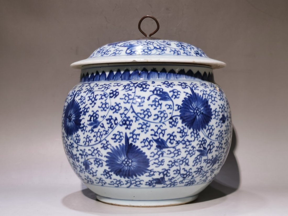 Chinese Blue and White Porcelain Lidded Jar.18th Centur (1 of 4)