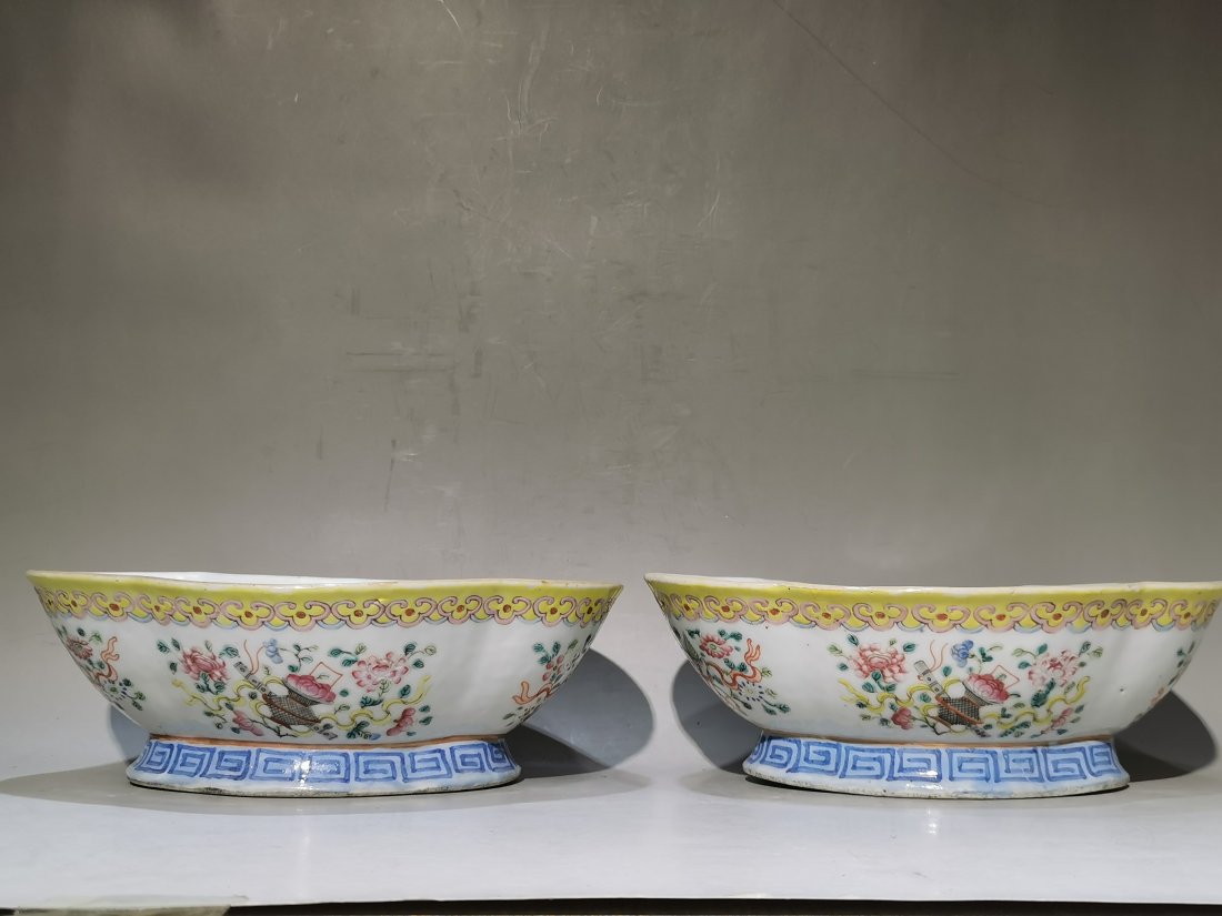 Pair of Chinese Famille Rose Porcelain Bowls,19th Centu (1 of 3)