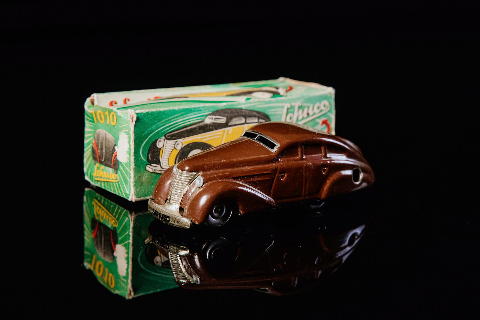 Schuco 1010 Maybach Wendelimousine (1 of 6)