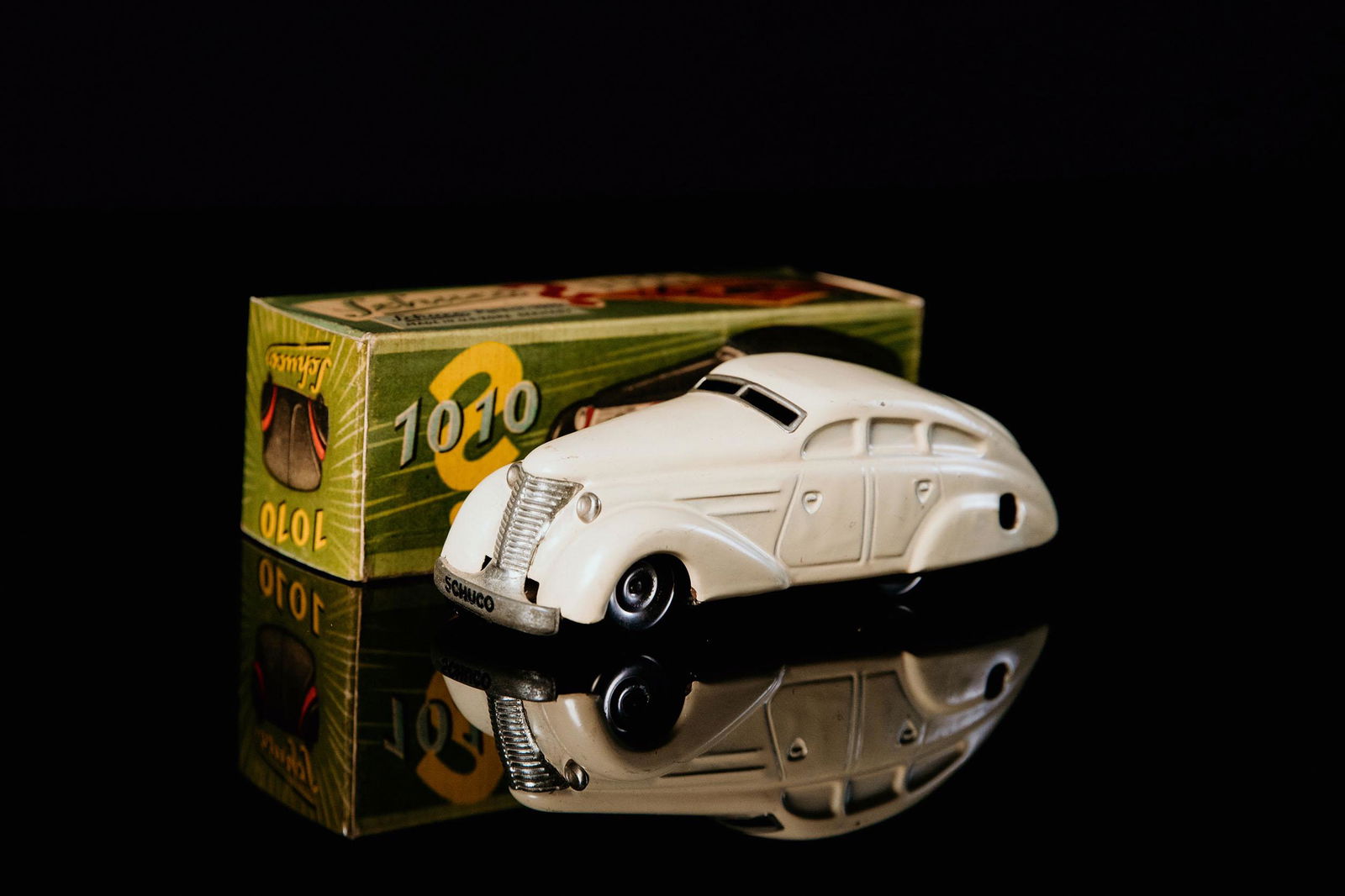 Schuco 1010 Maybach Wendelimousine (1 of 7)