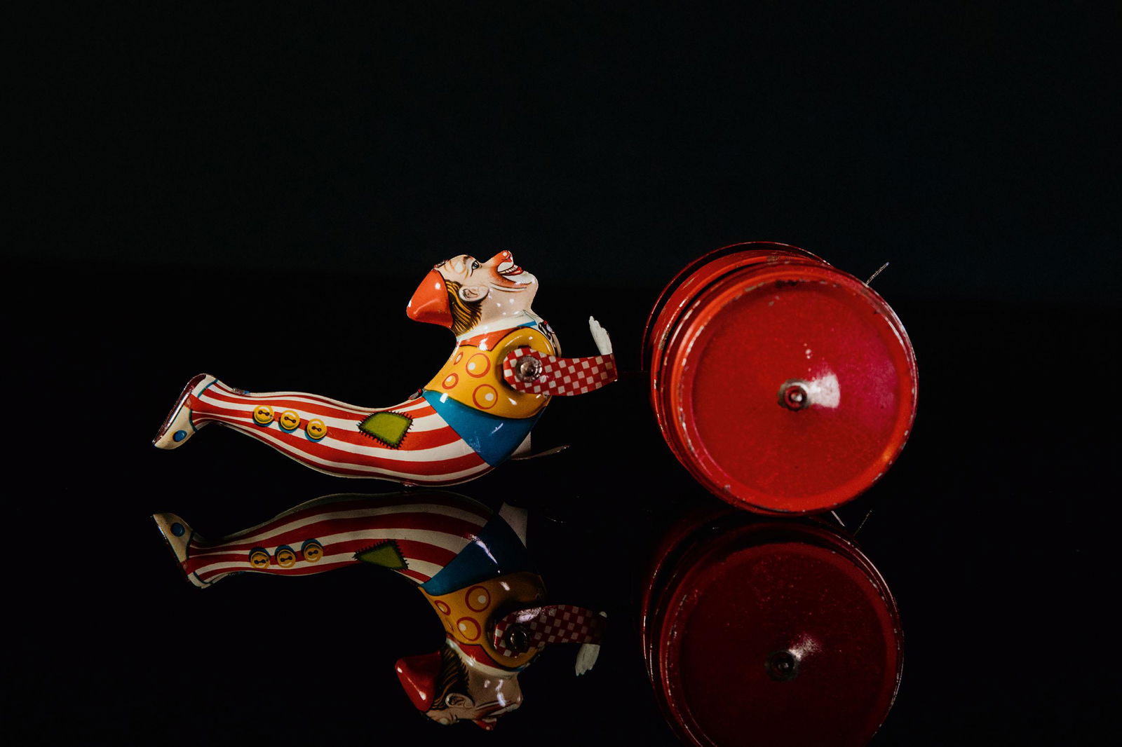 Karl Bub Clown auf Tonne (1 of 3)