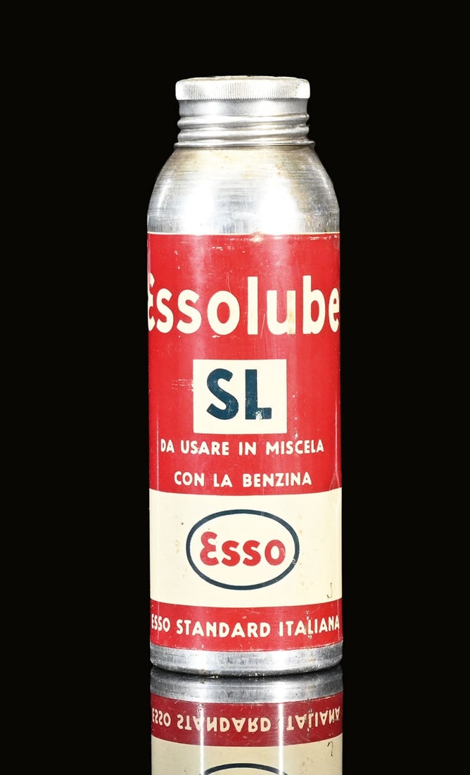 ESSOLUBE SL | OIL CAN: Oil can, tin, filling quantity 0.5 l, IT around 1950, H 19 cm, Izar, Milano, still filled and sealed | We do only sell old original pieces - no reproductions or fakes. We pack in house, most items can