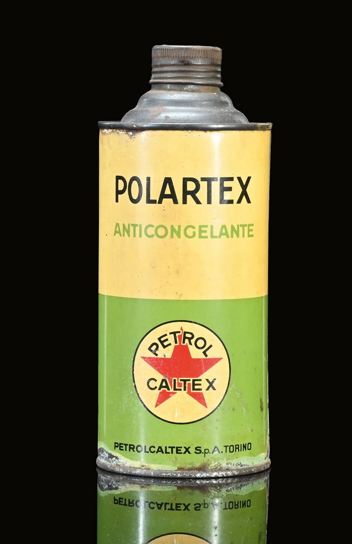 PETROL CALTEX | OIL CAN: Oil can, tin, filling quantity 1 l, Torino/IT around 1960, H 22 cm, still filled and sealed with the original screw cap | We do only sell old original pieces - no reproductions or fakes. We pack in ho