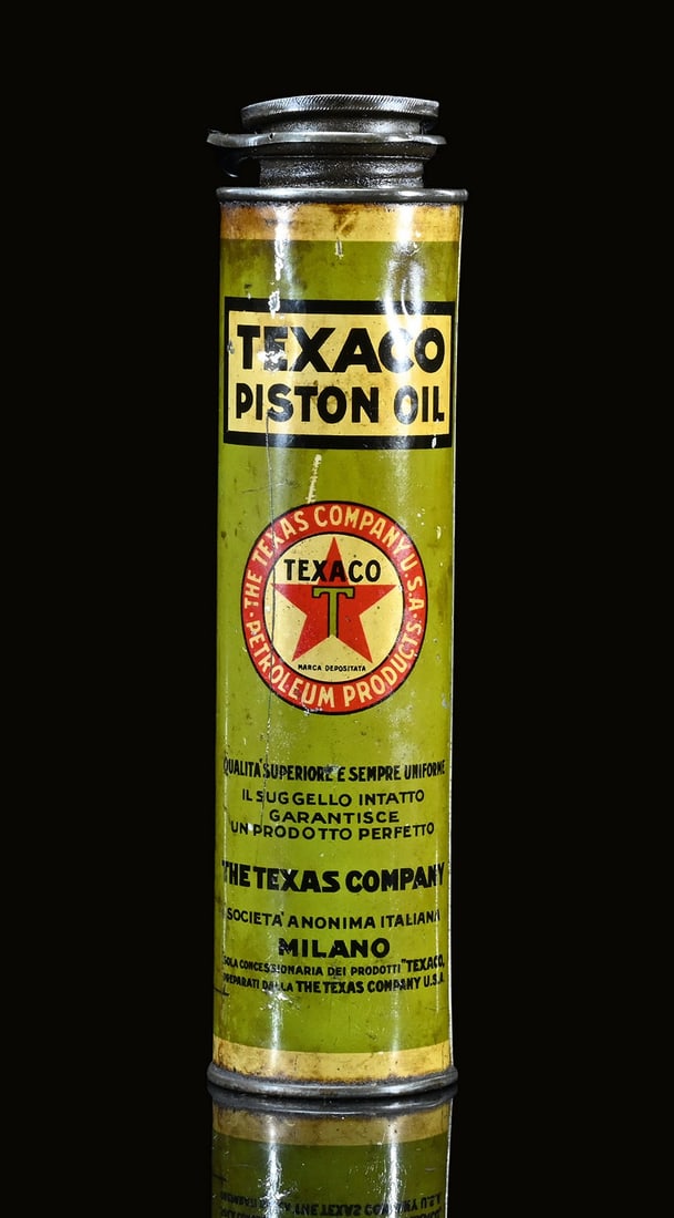 TEXACO PISTON OIL | OIL CAN: Oil can, tin, filling capacity 1 l, IT 1930s, H 25 cm, still with the original pourer and screw cap | We do only sell old original pieces - no reproductions or fakes. We pack in house, most items can 