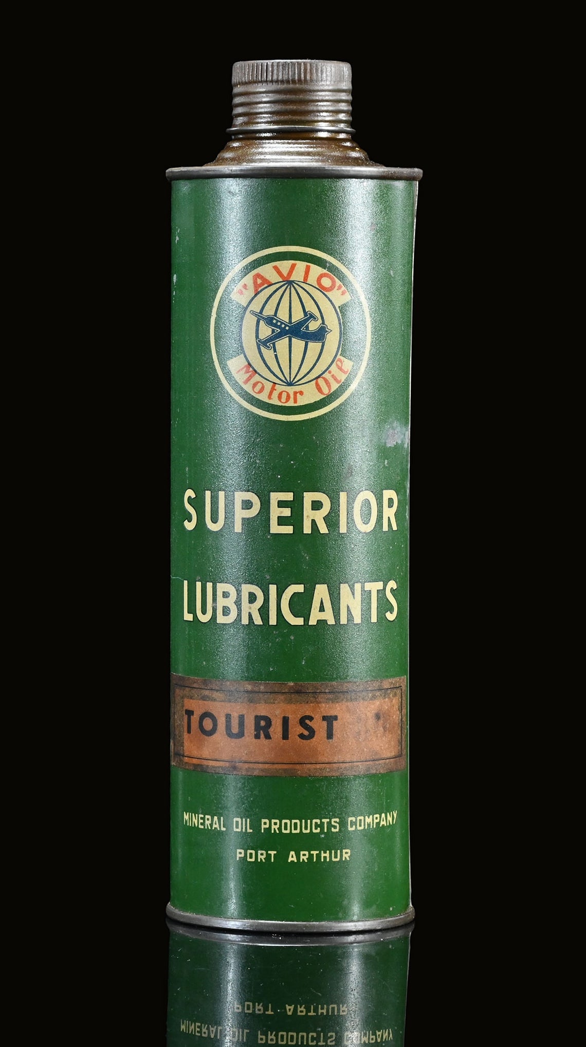 AVIO MOTOR OIL | OIL CAN: Oil can, tin, filling capacity 1 l, Port Arthur/USA around 1950, H 27 cm, with small air plane depiction, the original decal with the oil type "tourist" perfectly well preserved, still with the origin