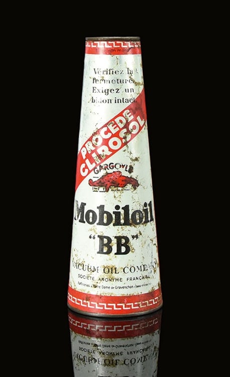 MOBILOIL "BB" | OIL CAN: Oil can, tin, filling capacity 1 l, F 1930s, H 27 cm, some traces of aging, still filled and sealed | We do only sell old original pieces - no reproductions or fakes. We pack in house, most items can 