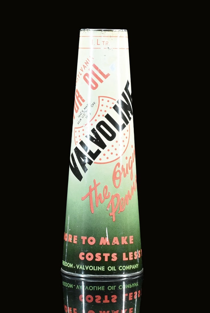 VALVOLINE MOTOR OIL | OIL CAN: Oil can, tin, filling capacity 1 l, around 1950, H 27 cm | We do only sell old original pieces - no reproductions or fakes. We pack in house, most items can be shipped overseas. Wooden crates are avai
