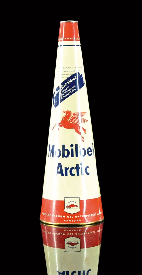 MOBILOEL ARCTIC | OIL CAN: Oil can, tin, filling capacity 1 l, GER around 1950, H 31 cm, the Arctic can in version without polar bear, the use of Gargoyle and Pegasus together, leads to the production of right around 1950, the 