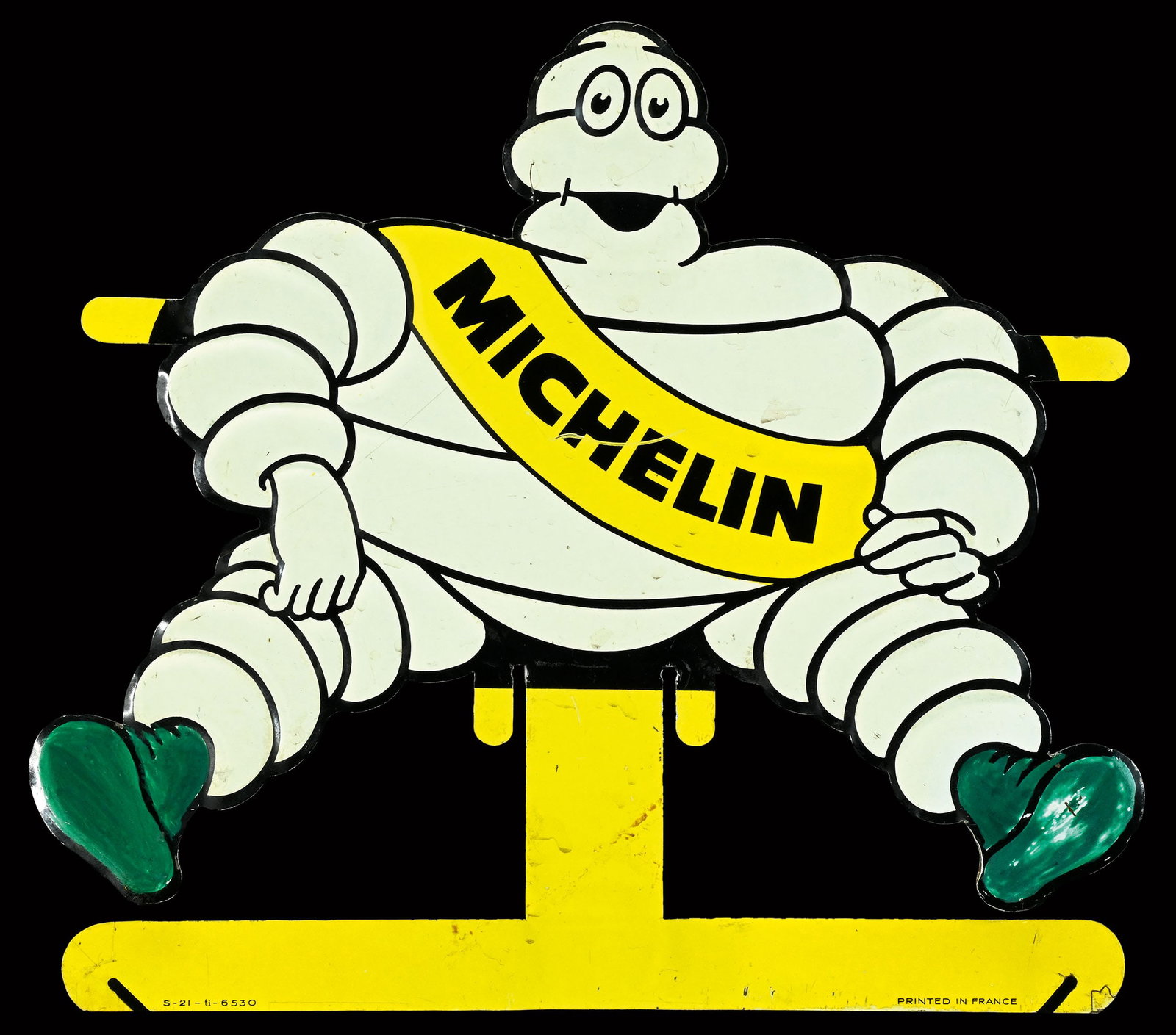 MICHELIN | 11" PIN UP: Tin, embossed, GER/F around 1960, 27 x 24 cm, even if not a pretty lady, can we call this Bibendum a pin-up? Because this one too was intended for mounting on a car grille. Here, it was once given gre