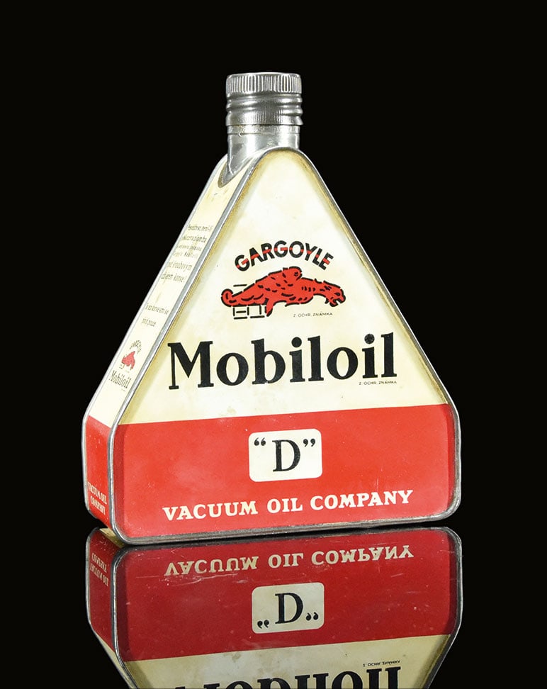 MOBILOIL "D" | OIL CAN: Oil can, tin, filling capacity 1 l, CZ/AT around 1930, H 20 cm, still with the original screw cap | We do only sell old original pieces - no reproductions or fakes. We pack in house, most items can be