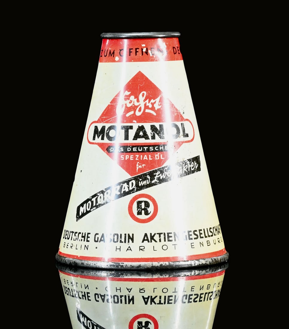 MOTANOL R | OIL CAN: Oil can, tin, filling quantity 0.2 l, GER 1937, H 10 cm, with an additional slit in the bottom to ensure faster drainage at the time | We do only sell old original pieces - no reproductions or fakes. 
