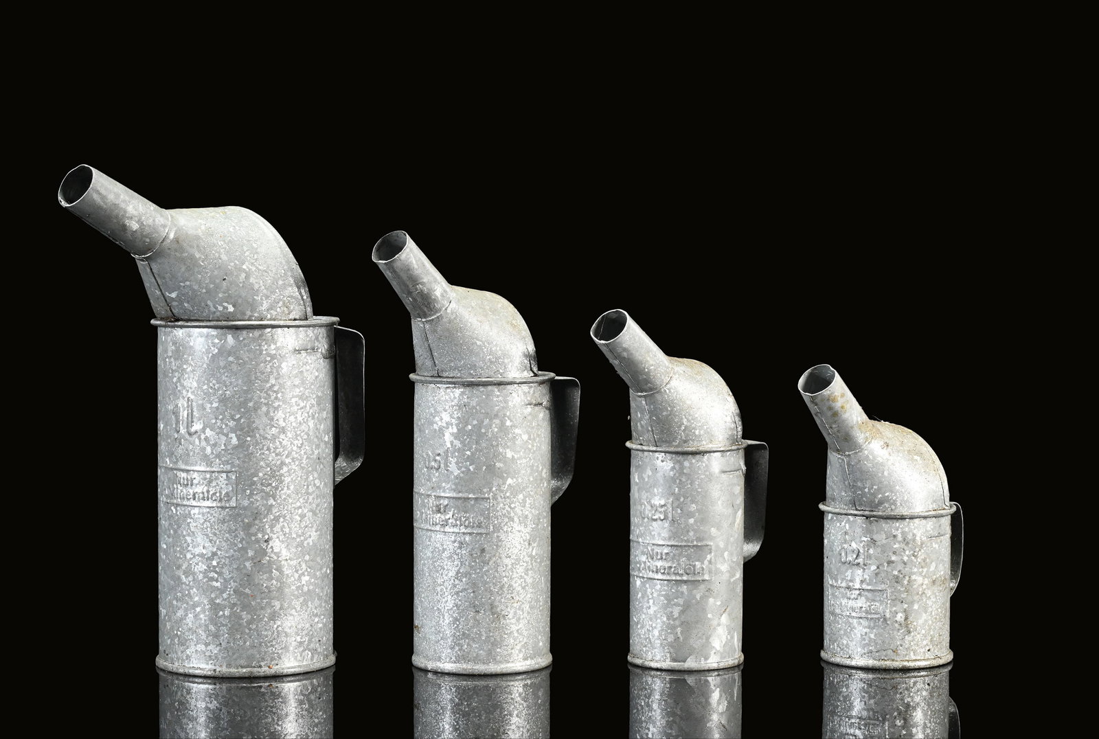 OELKANNEN | OIL CANS (1 of 1)