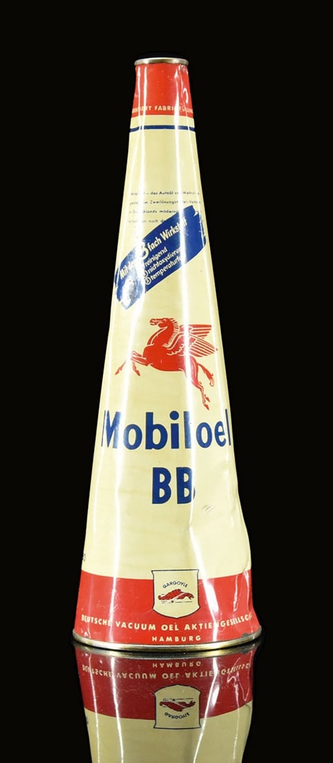 MOBILOEL BB | OIL CAN: Oil can, tin, filling capacity 1 l, GER around 1950, H 31 cm, light dents, early post war can, advertising with Gargoyle and Pegasus | We do only sell old original pieces - no reproductions or fakes. 