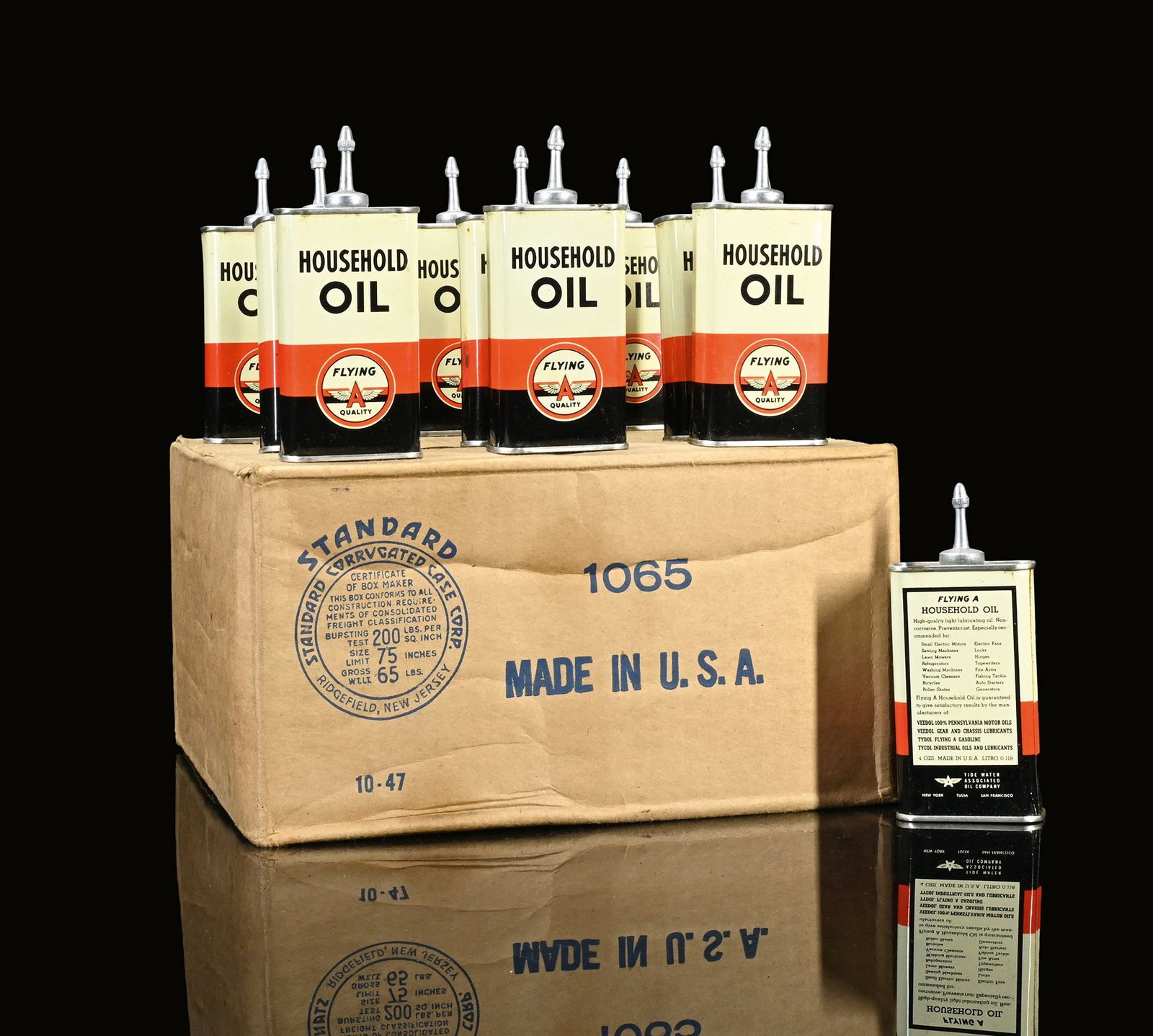 FLYING OIL - HOUSEHOLD OIL | OIL CANS | NOS: 46 Oil cans, tin, filling capacity: 4 oz, USA around 1960, H 13 cm, 10 loose pieces and 36 as a set in the original carton | We do only sell old original pieces - no reproductions or fakes. We pack in