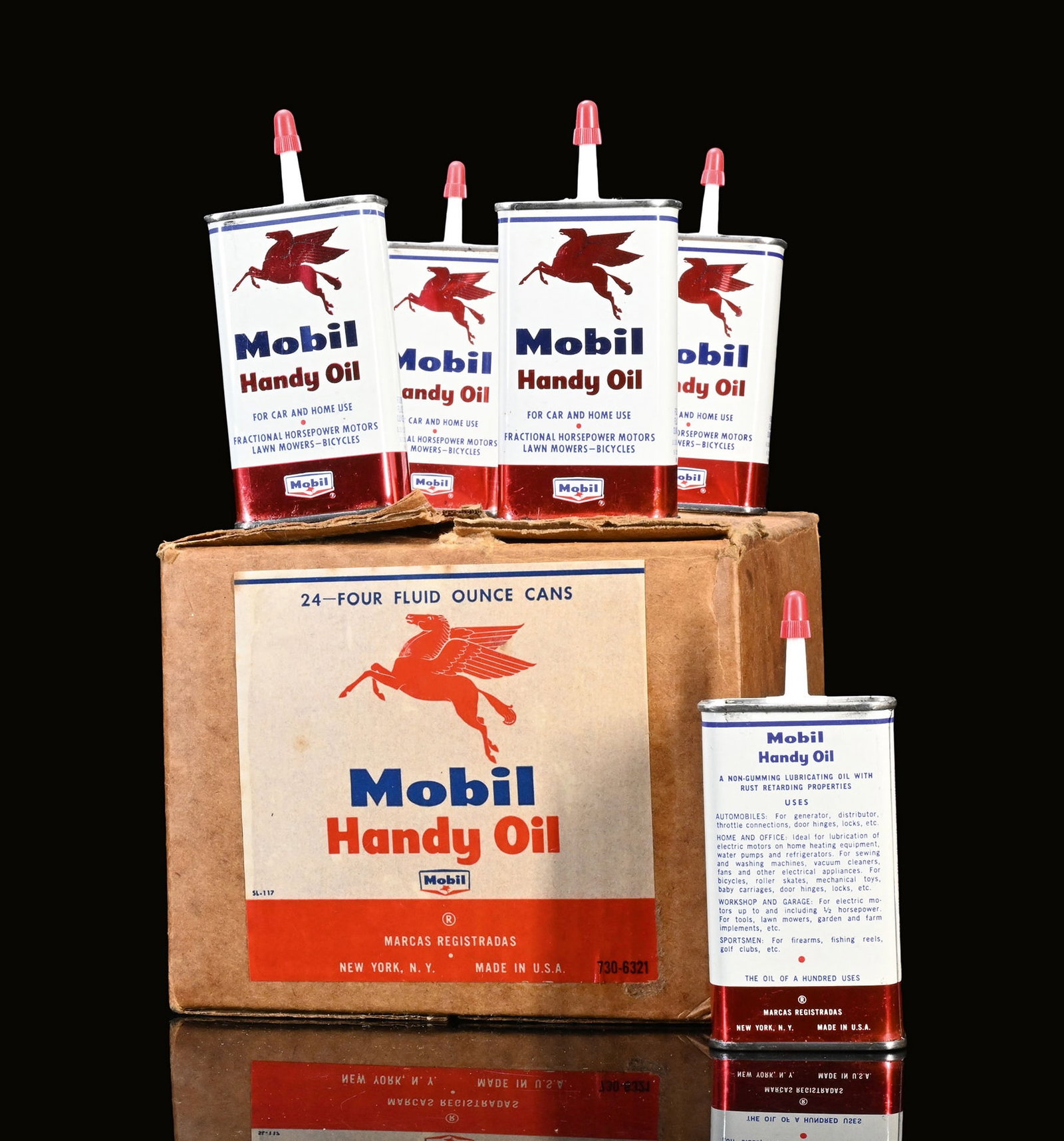MOBIL HANDY OIL | OIL CANS | NOS: 29 Oil cans, tin, filling capacity: 4 oz, USA around 1960, H 13 cm, 5 loose pieces and 24 as a set in the original carton | We do only sell old original pieces - no reproductions or fakes. We pack in 