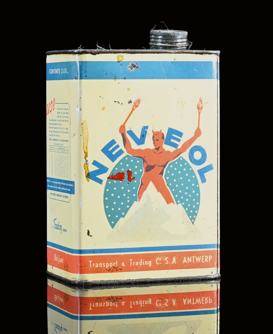 NEVEOL - TRADING MOTOR OIL | OIL CAN: Oil can, tin, filling capacity 2 l, Antwerp/BE around 1950, H 21 cm, Ets. J.B. Gabriels, Brux, featuring an image of Mephisto battling ice and snow with torches, symbolizing the winter motor oil being