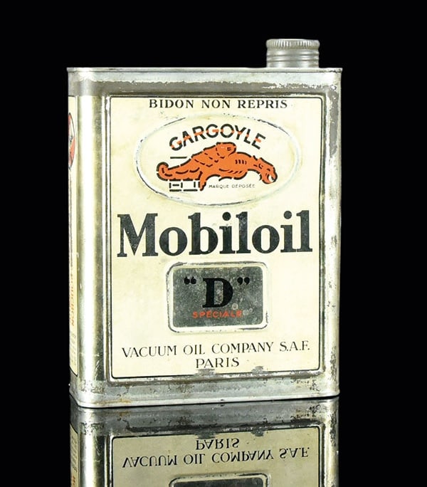 MOBILOIL "D" | OIL CAN: Oil can, tin, filling capacity 2 l, F 1930s, H 23 cm, still with the original screw cap, uncleaned | We do only sell old original pieces - no reproductions or fakes. We pack in house, most items can b