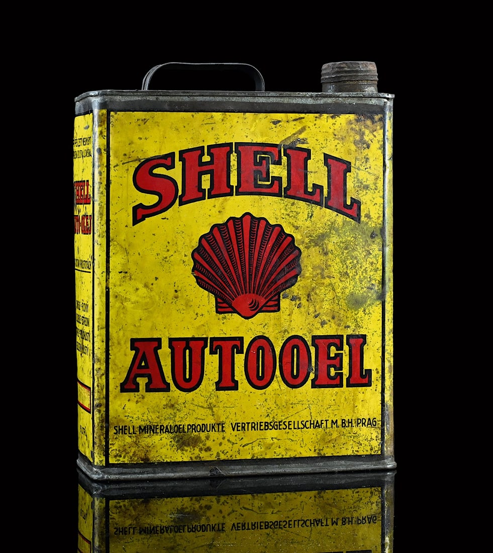 SHELL AUTOOEL | OIL CAN: Oil can, tin, filling capacity 5 l, AT/CZ around 1930, H 30 cm, some traces of aging, still with the original screw cap | We do only sell old original pieces - no reproductions or fakes. We pack in ho