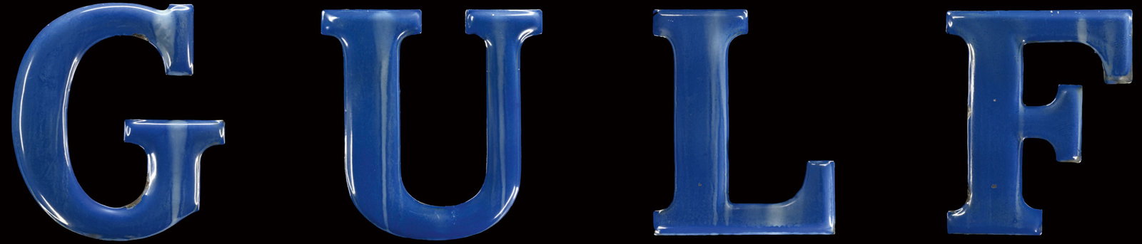 GULF PORCELAIN SIGN LETTERS | 47": Advertising letters of an old Gulf gas station, the letters convex, around 1950, 120 x 31 cm, light traces of weathering, very beautiful gloss, the back with the old mounting eyelets, an eyecatcher in