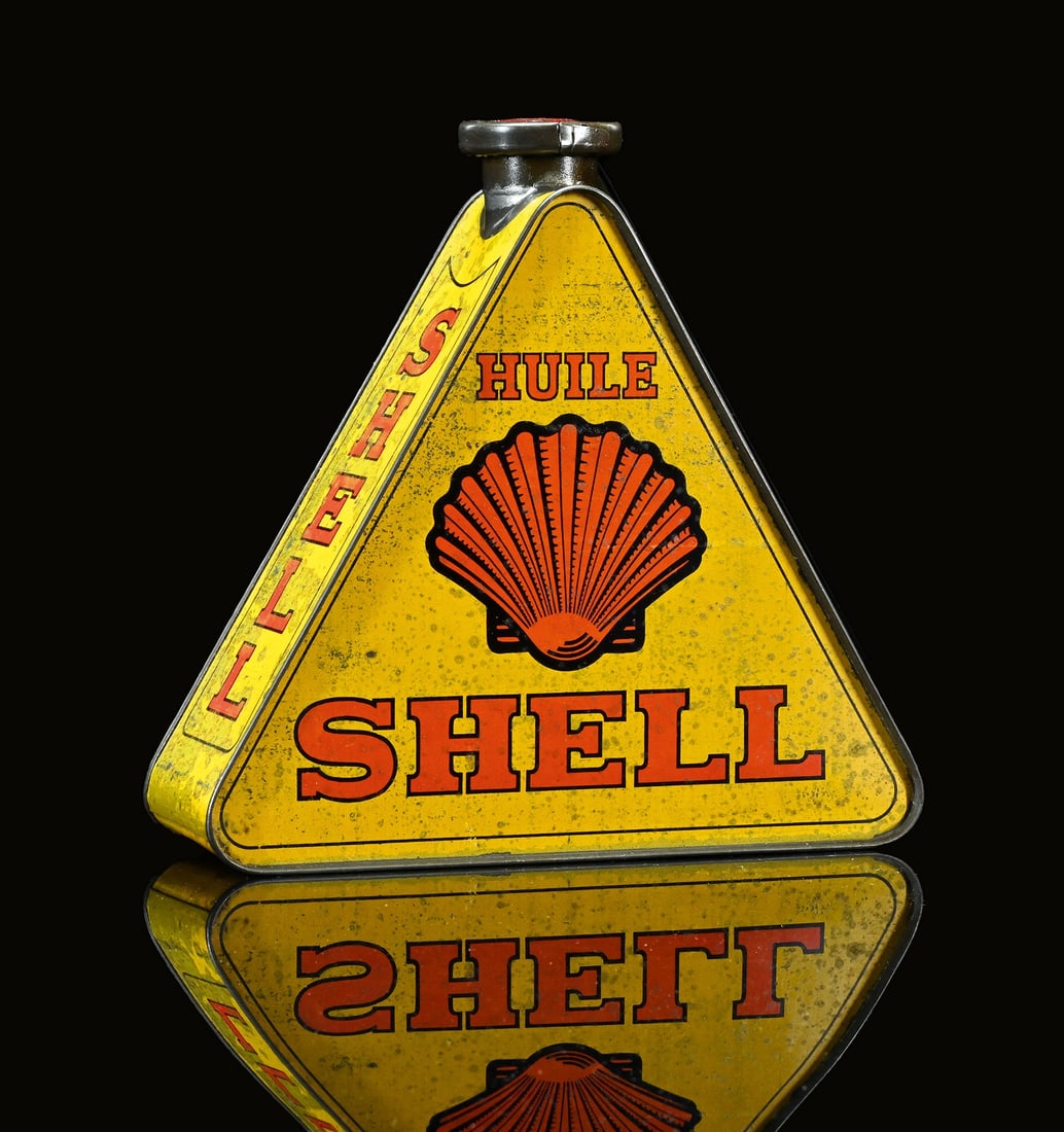 HUILE SHELL - TRIPLE | OIL CAN: Oil can, tin, filling capacity 1 l, F around 1930, H 20 cm, still filled and sealed with the snap closure | We do only sell old original pieces - no reproductions or fakes. We pack in house, most item