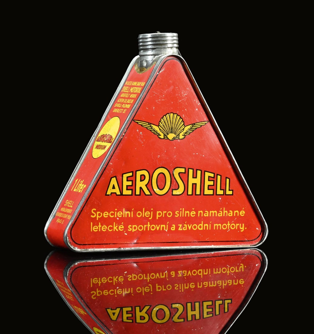 AEROSHELL MEDIUM | OIL CAN: Oil can, tin, filling capacity 1 l, AT/CZ around 1930, H 20 cm, looked for and preserved well, a Shell classic that shouldn't be missing in any collection, still with the original screw cap, back in t