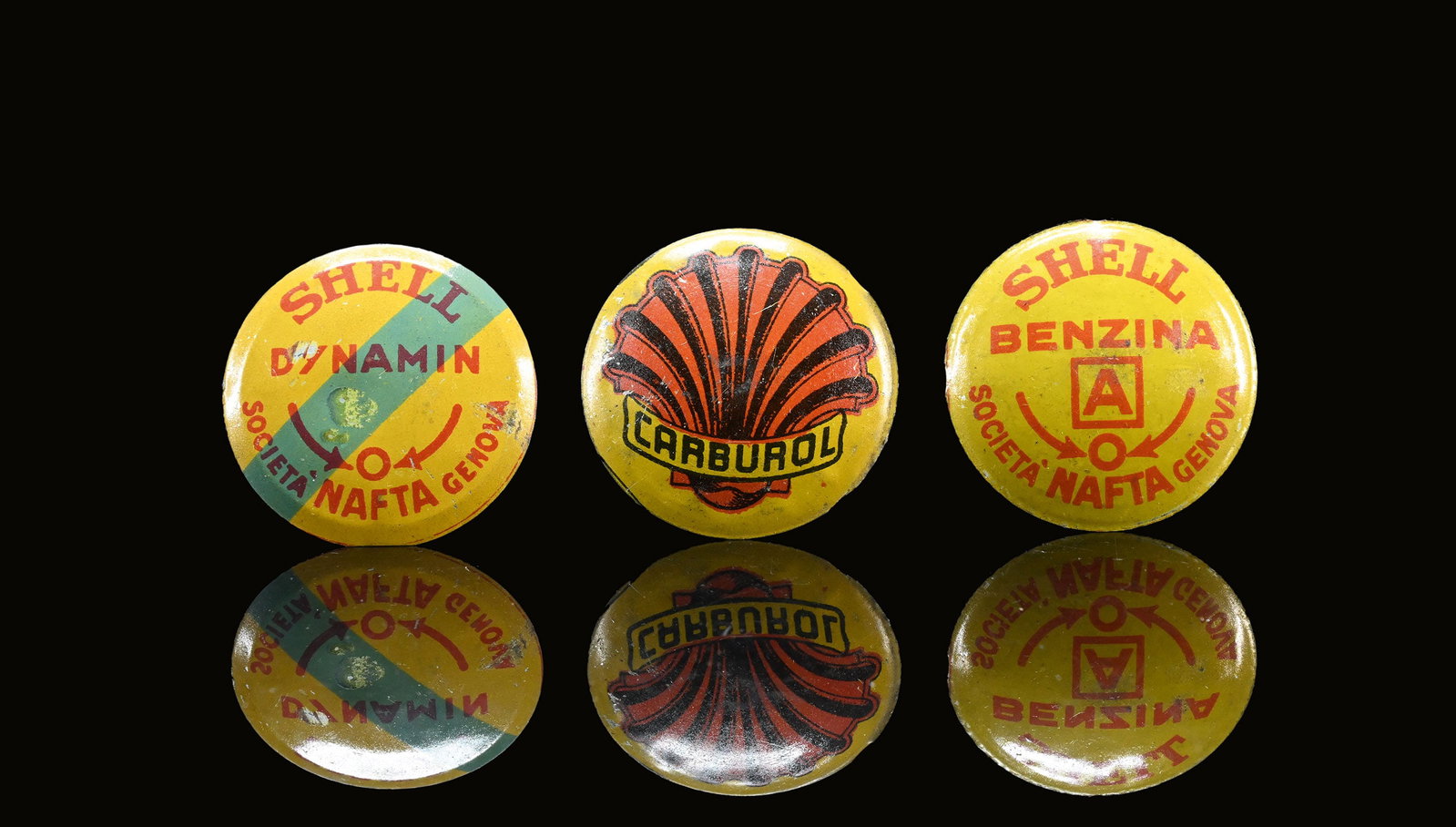 SHELL - DYNAMIN - CARBUROL - BENZINA | TIN SIGN: Bundle of 3 Tin signs, convex, lithographed, IT around 1930, diam. 4,5 cm, once attached to the fuel nozzles and pumps to indicate the specific type of oil or gasoline, extremely rare | We do only sel