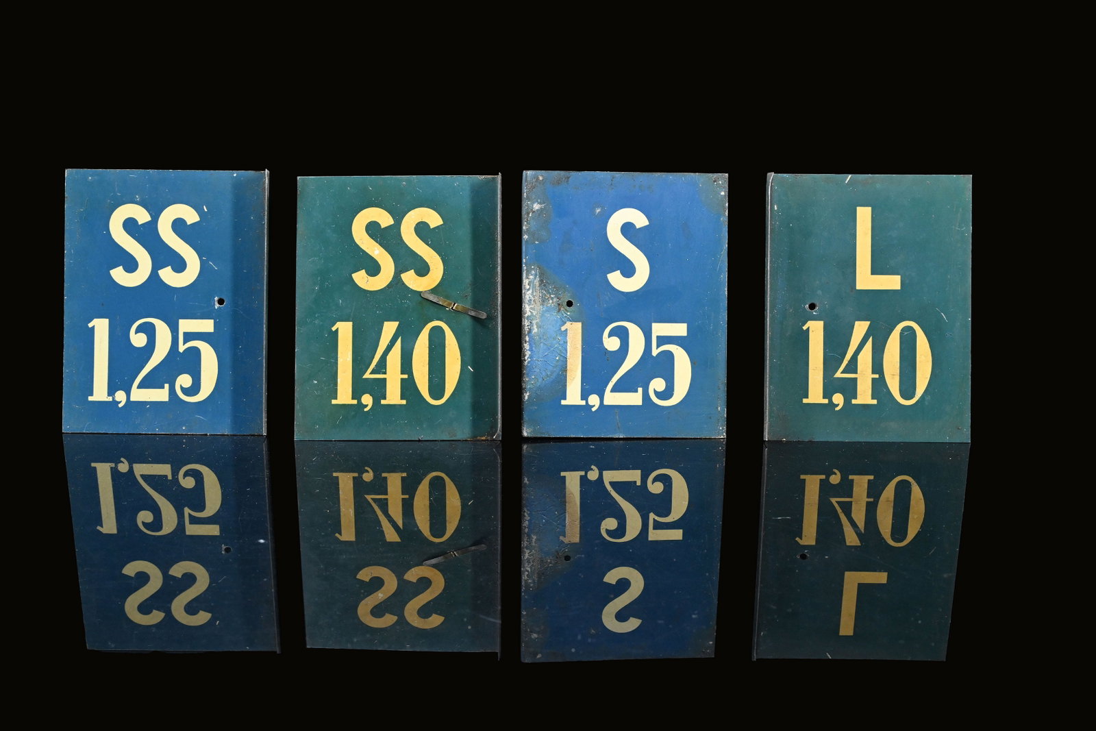 BV-ARAL | 5" PRICE TAGS: Bundle of 4 BV-Aral price tags for pumps, each double-sided, GER around 1930, 10 x 13 cm | We do only sell old original pieces - no reproductions or fakes. We pack in house, most items can be shipped 