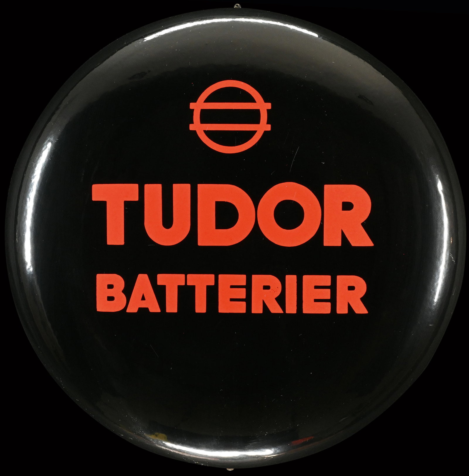 TUDOR BATTERIER | 18" PORCELAIN SIGN: Porcelain sign ( Enamel sign ), convex, stenciled, around 1950, diam. 46 cm, rueckseitig noch mit dem alten Montagekreuz versehen, selten, the reverse still retains the original mounting cross, rare |