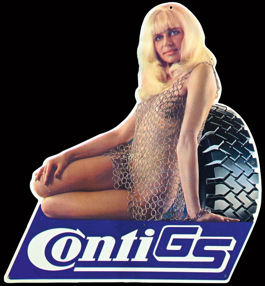 CONTINENTAL GS PIN UP | 12": Conti-Girl in chainmail, plastic, 1974, 28 x 31 cm, a rarity in beautiful preservation, some of the mounting holes still unpunched | We do only sell old original pieces - no reproductions or fakes. We