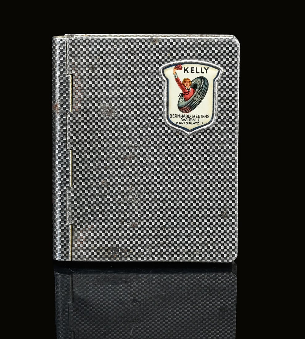 KELLY TIRES | RARE 3" CIGARETTE CASE WITH LADY IMAGE: Cigarette case, tin, the inside is gold-plated, 6,5 x 8 cm, T. Weer & Turck - Luedenscheid, with the famous Kelly image showing the lady waving through the tire, very rare | We do only sell old origin