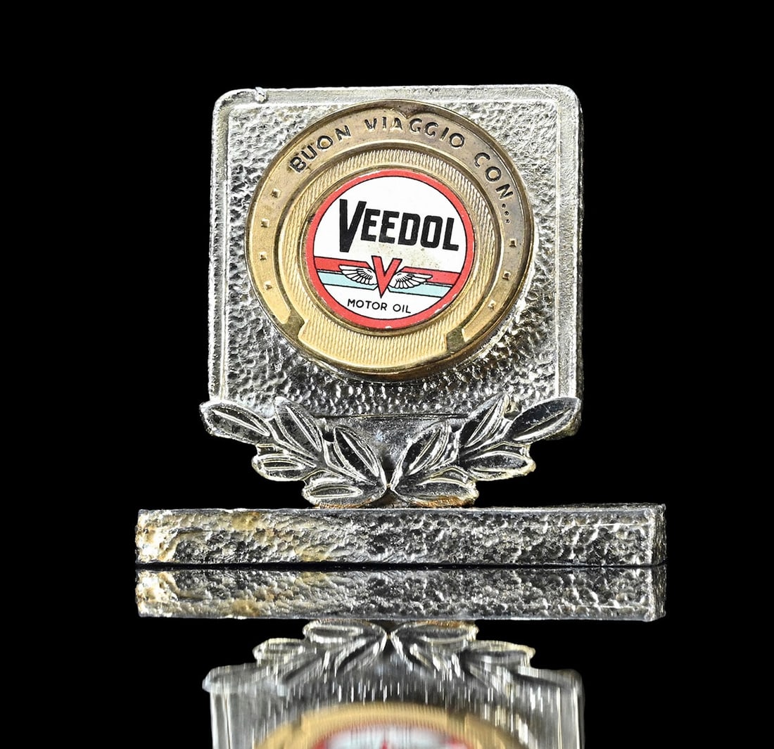 VEEDOL MOTOR OIL | 2.7": Small trophy, metal, chrome, IT 1950s, H 7 cm | We do only sell old original pieces - no reproductions or fakes. We pack in house, most items can be shipped overseas. Wooden crates are available. For 