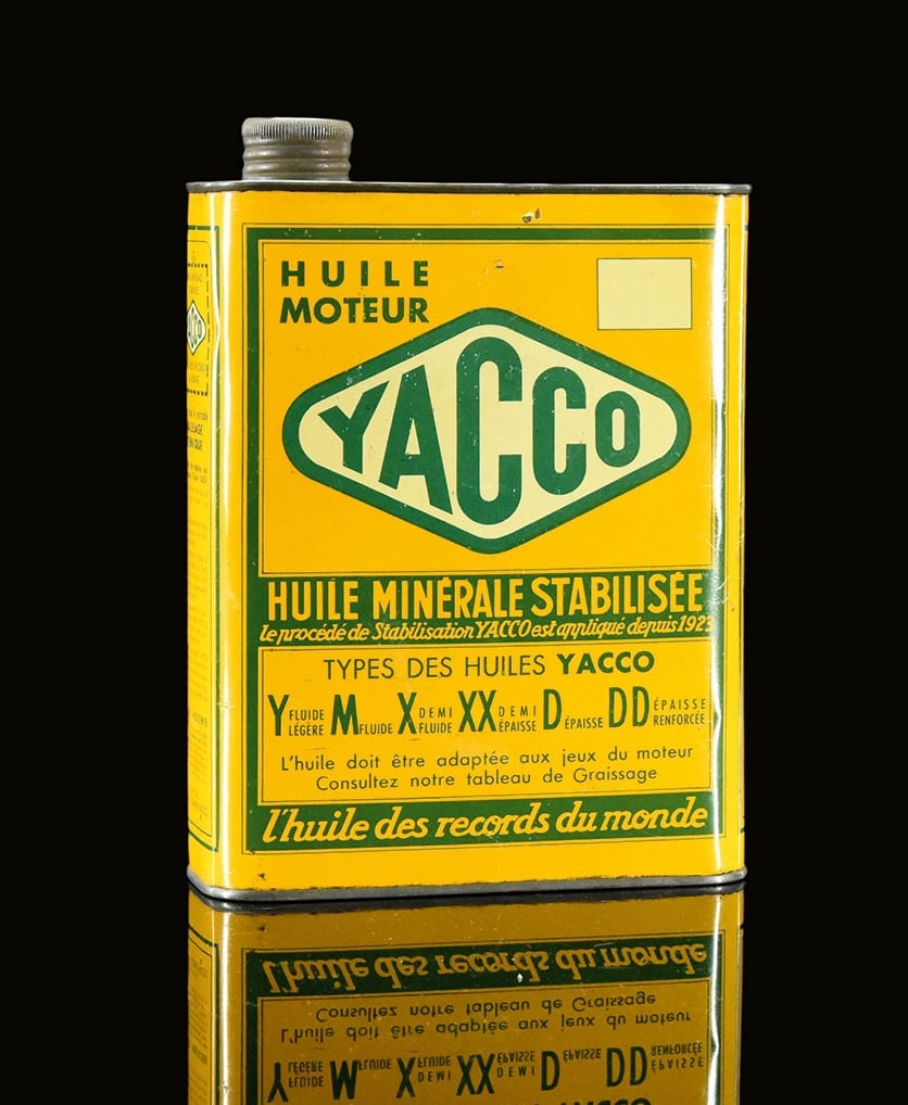 YACCO HUILE MOTEUR | OIL CAN: Oil can, tin, filling capacity 2 l, F 1930s, H 23 cm, still with the original screw cap | We do only sell old original pieces - no reproductions or fakes. We pack in house, most items can be shipped o