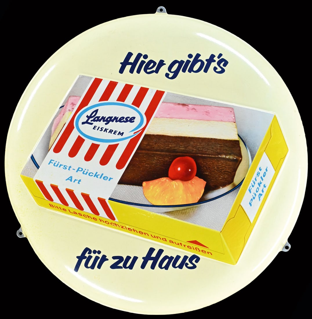 LANGNESE EISKREM | TIN SIGN | (1+): Tin sign, convex, the packaging embossed in relief, 1950s, diam. 41 cm, a rare button in untouched original condition, it almost feels like a piece of German Pop Art - a symbol of the carefree days of
