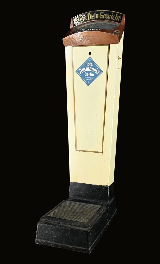 TOURIST, PRUEFE DEIN GEWICHT! | SCALE | (2): Old train station scale, tin body with cast iron elements, Pfennig-driven, GER around 1950, H 123 cm, Automat-Viebahn, Klaus Bring, Berlin 21 | *Pickup only, delivery is available by prior arrangement