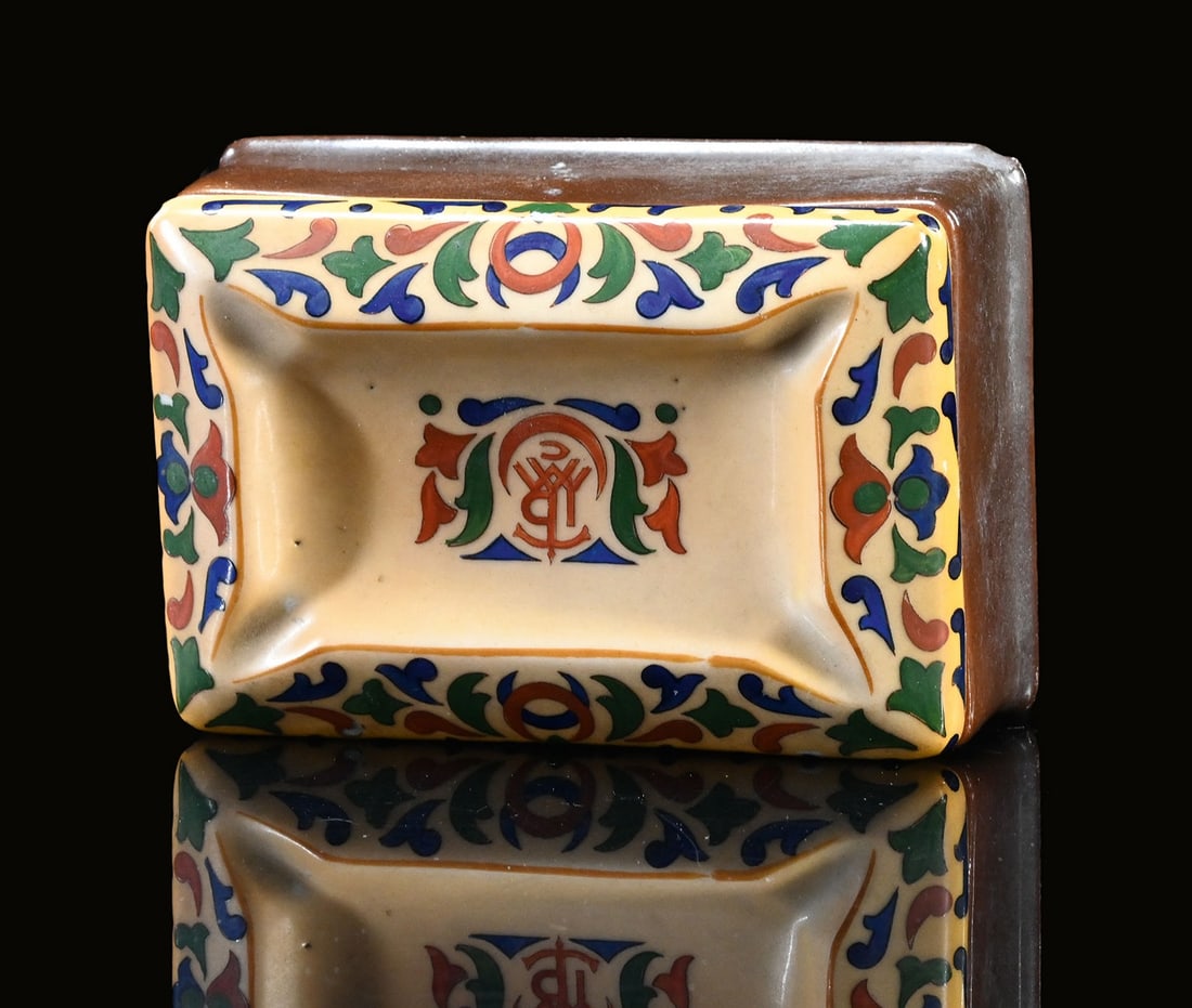 CIGARETTES TURMAC | (1): Cigarette case with a lid that doubles as an ashtray, porcelain, BE/F 1930s, 13 x 9 cm, H 5 cm, Des Pavillons Porcelaine, Turmac Constantinople Brevete | We do only sell old original pieces - no repro