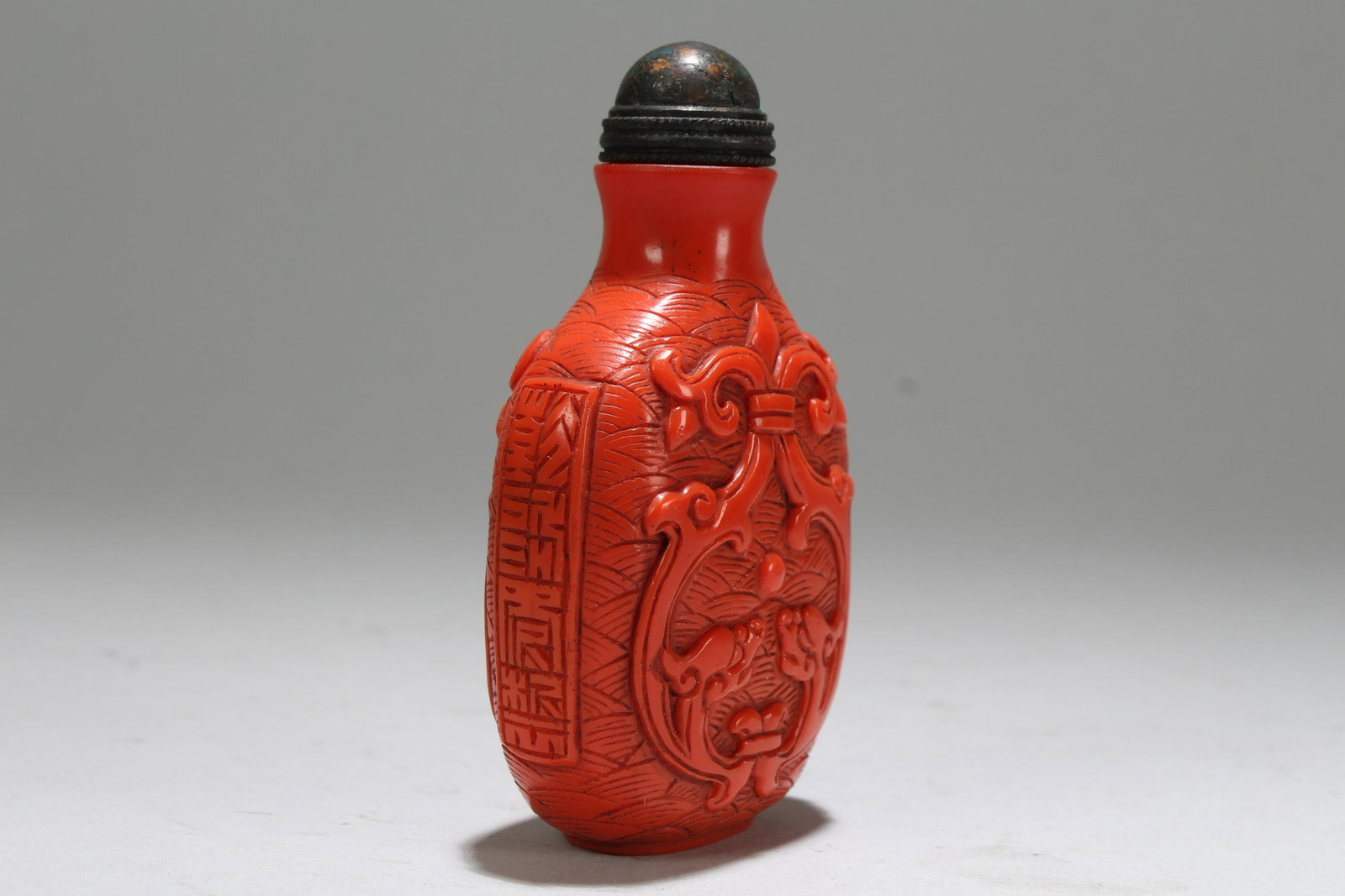 A Chinese Overlay Snuff Bottle - 2