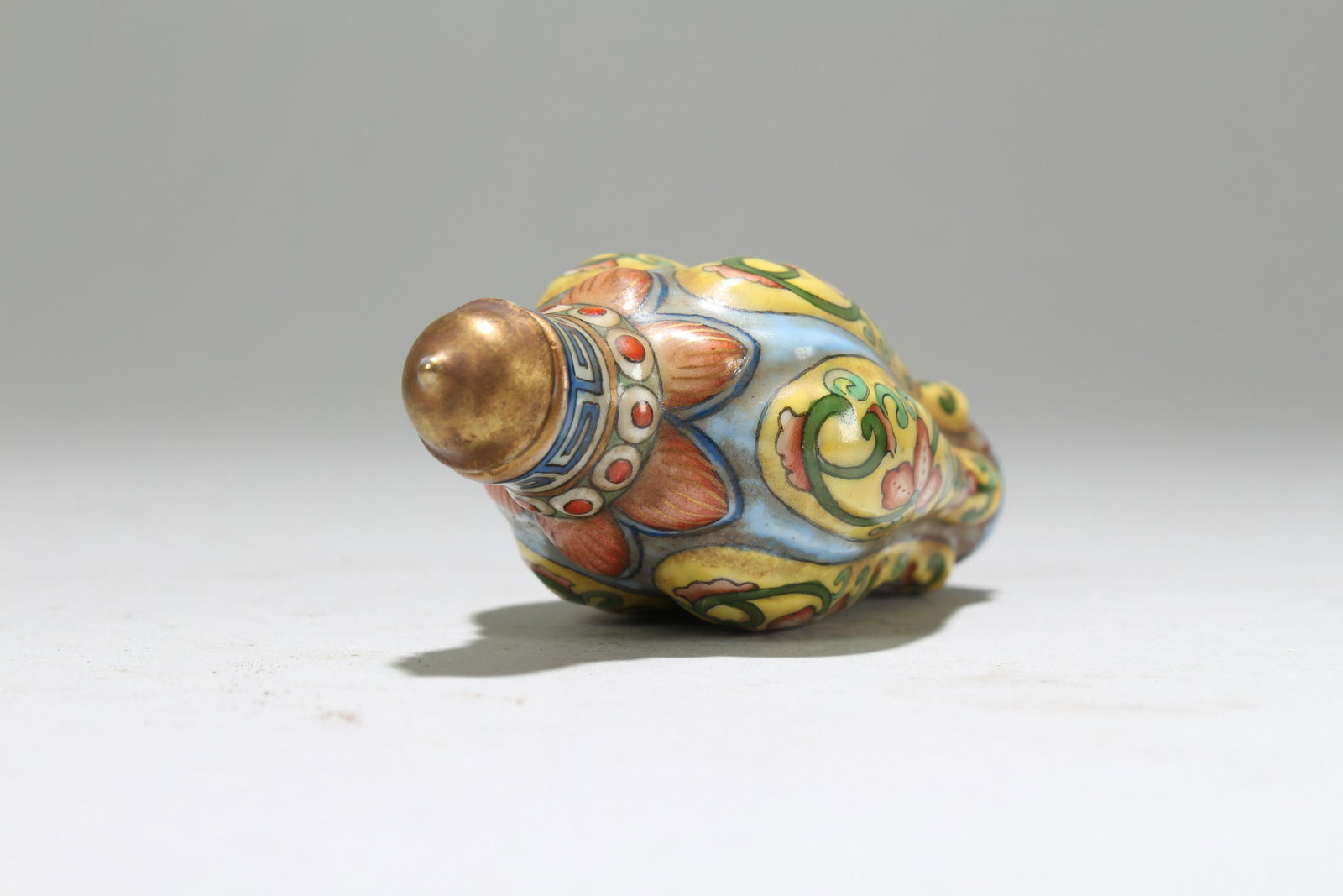 A Chinese Bat-framing Snuff Bottle - 4