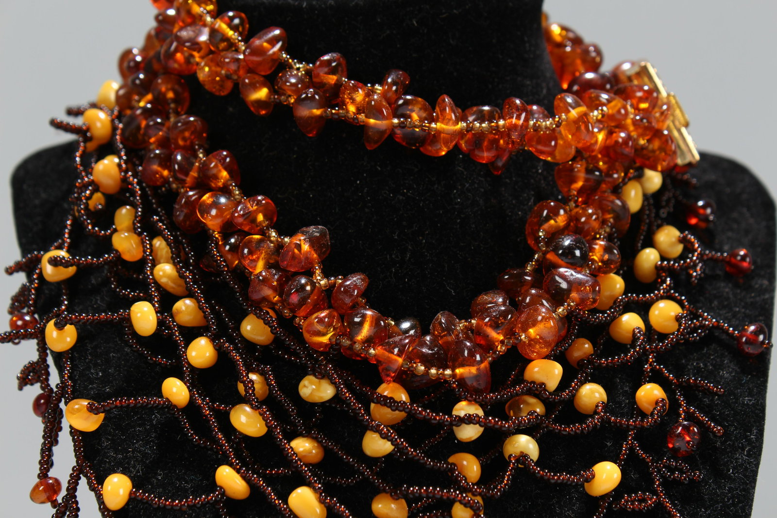 A Chinese Beaded Necklace - 4