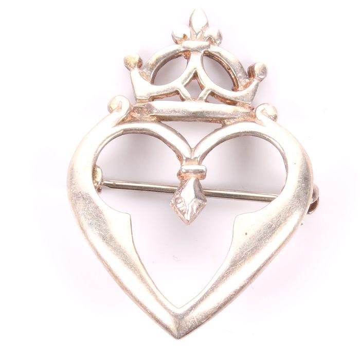 Scottish Silver Claddagh Crown Brooch (1 of 6)