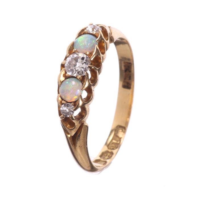 18K Gold 0.20ct Opal & Diamond Ring (1 of 8)