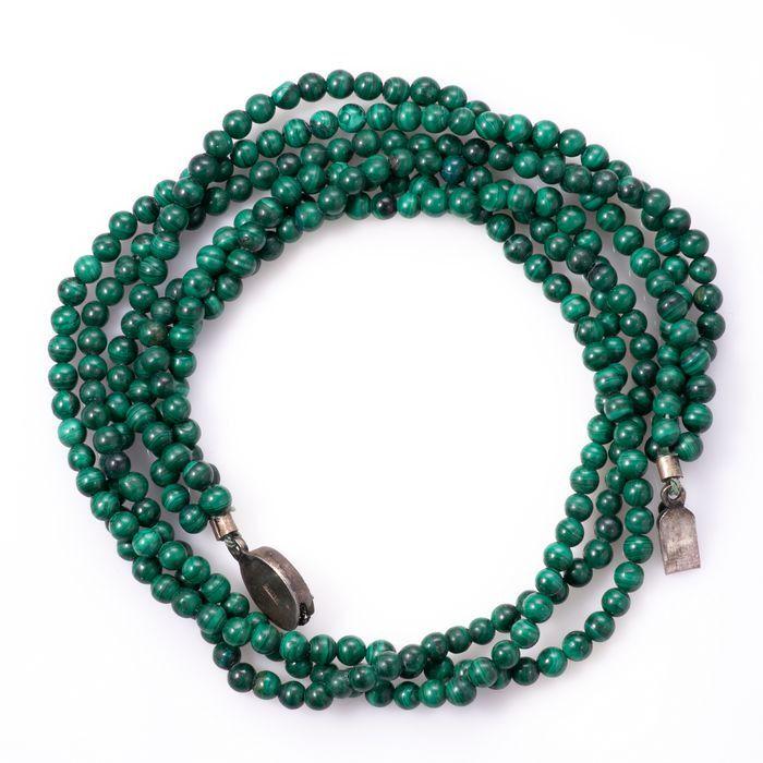 NO RESERVE PRICE Malachite Necklace with Silver Clasp: 45 grams, 42cm