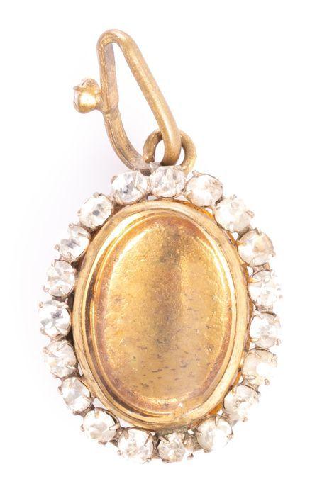 NO RESERVE PRICE Victorian Gilt Paste Locket Pendant: 3 x 2.1cm