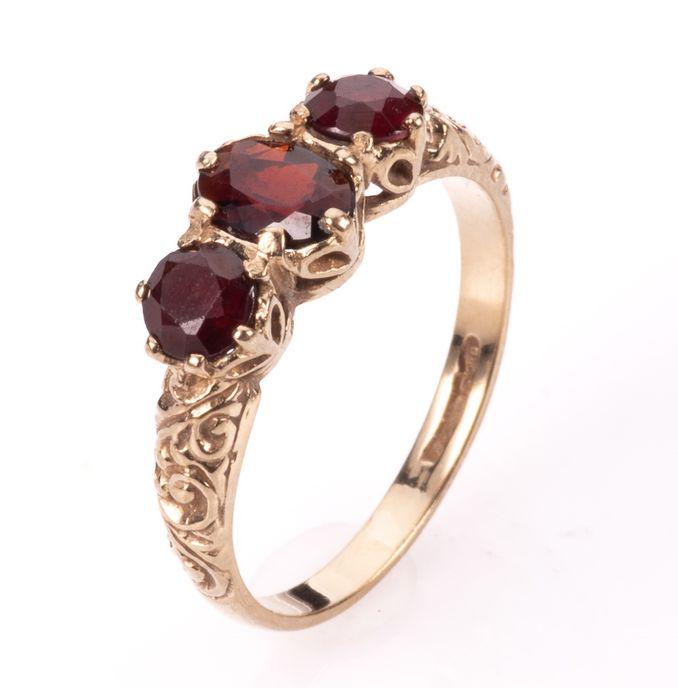 NO RESERVE PRICE 9ct Gold Garnet Ring (1 of 7)