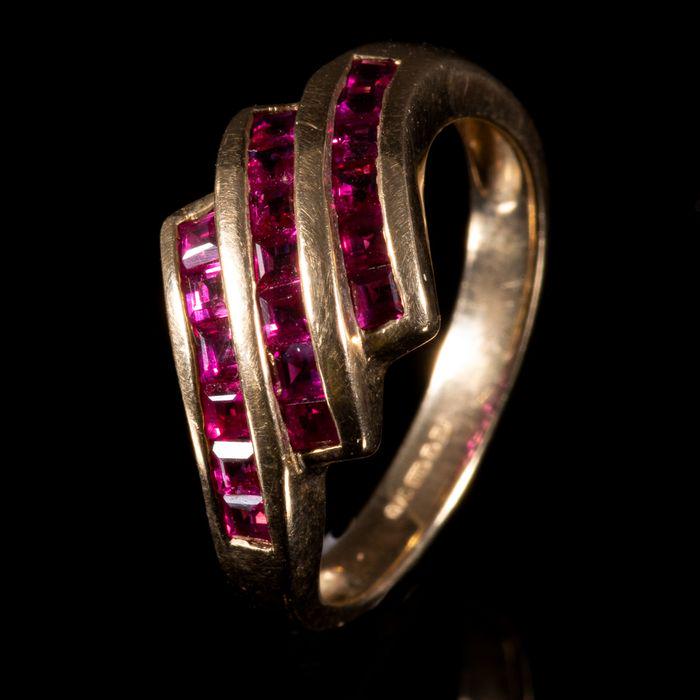 FREE POST 9 kt. Yellow gold - Ring - 0.76 ct Rubies (1 of 6)