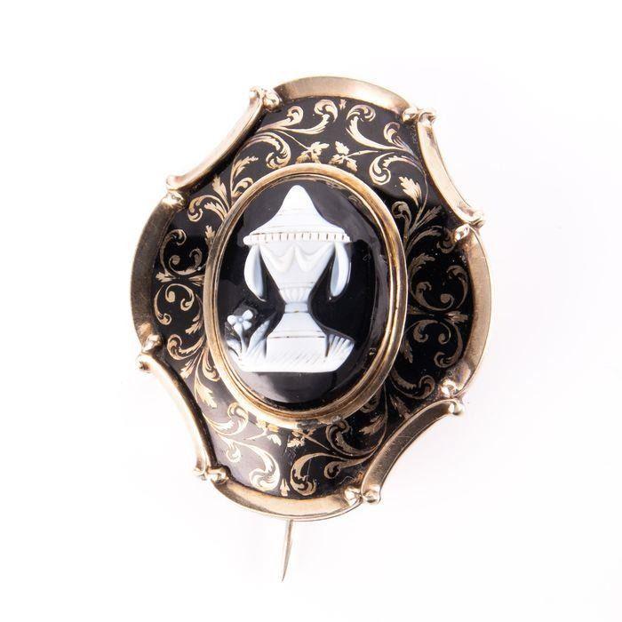 Victorian Memorial Mourning Yellow gold - Brooch (1 of 5)