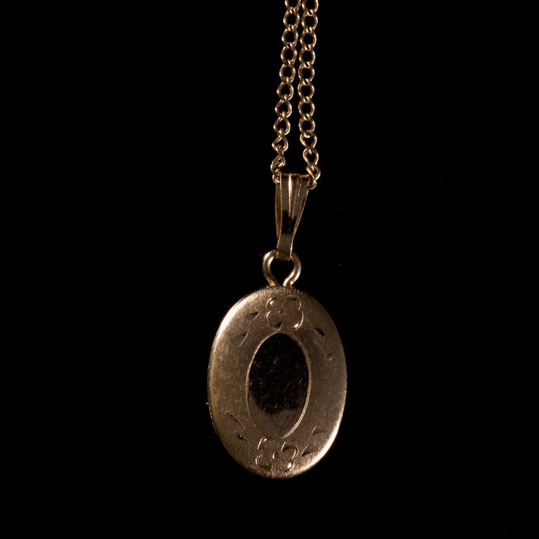 FREE POST 9 kt. Yellow Gold Locket Pendant with (1 of 6)