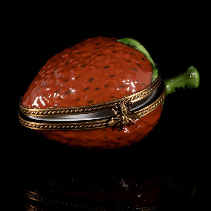 FREE POST Strawberry Trinket Box Limited to 20 -: FREE INTERNATIONAL TRACKED SHPPING ON ALL OF OUR ITEMS (Albinus will securely package and send your item(s) within 3 working days of the auction end). All payments must be completed by bank transfer, 