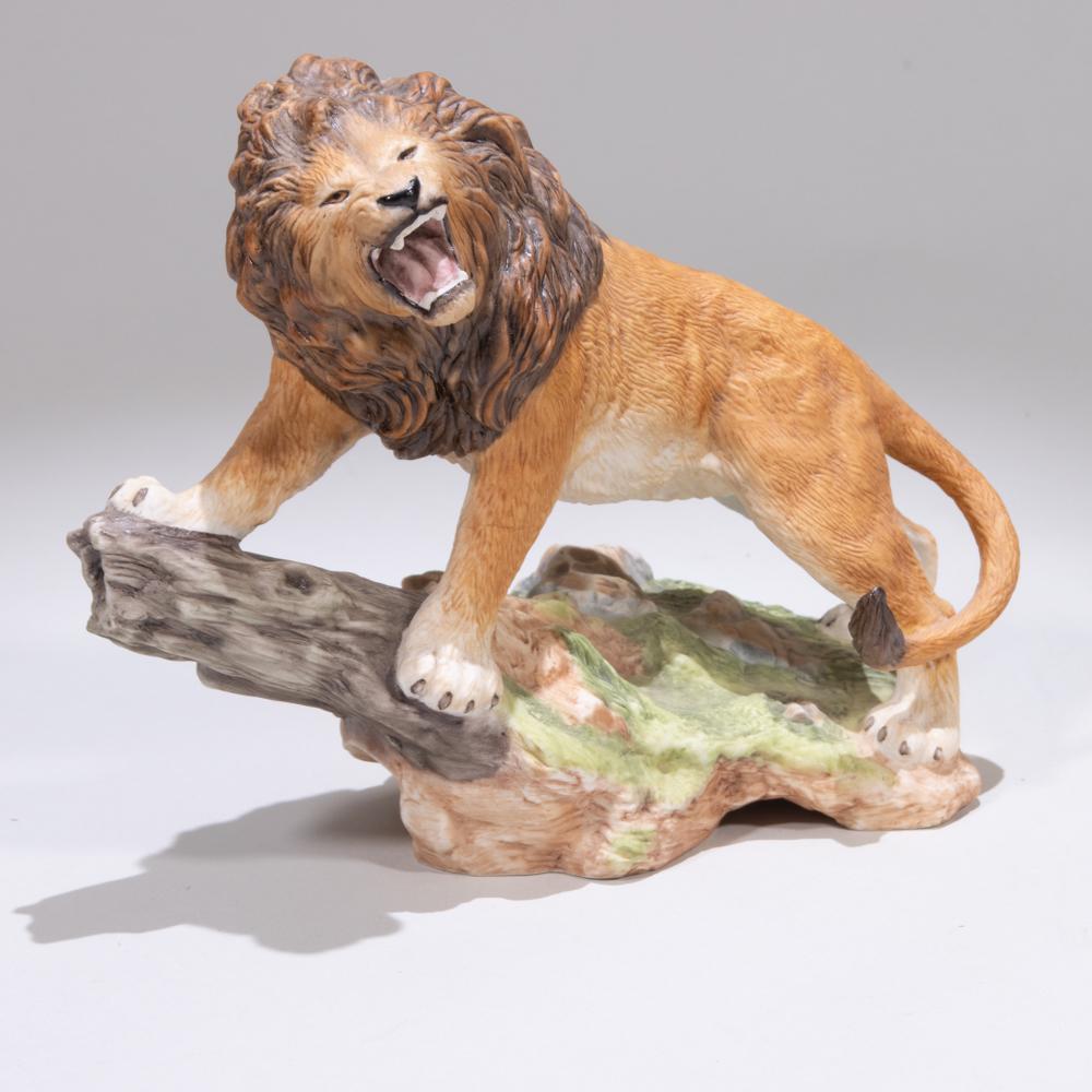 Franklin Mint Porcelain Sculpture of African Lion: 170 x 60 x 140mm. Please study all photographs carefully to get an accurate representation of the item. We offer in-house shipping internationally (US and rest of the world. Dispatched from the UK). W